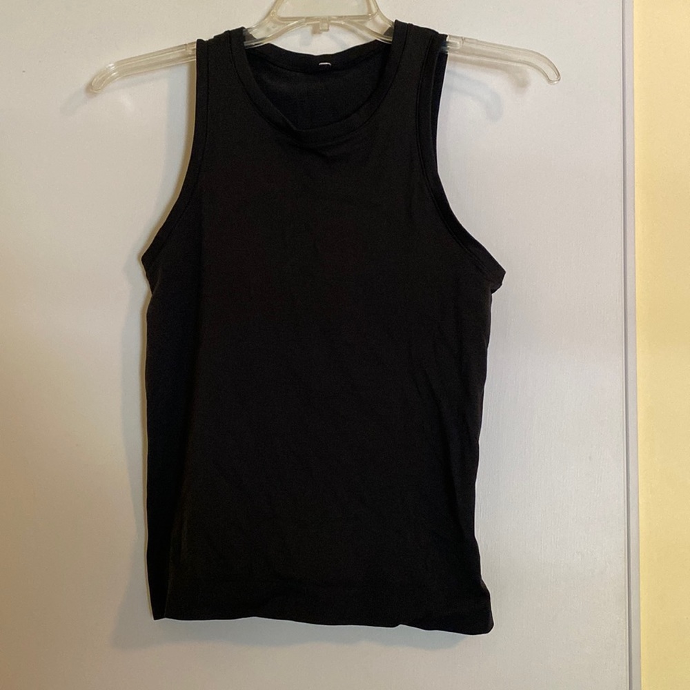 Lululemon tank in black